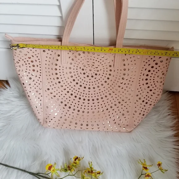 Bath & Body Works Pink Blush Metalic Tote Bag.... - Picture 6 of 16